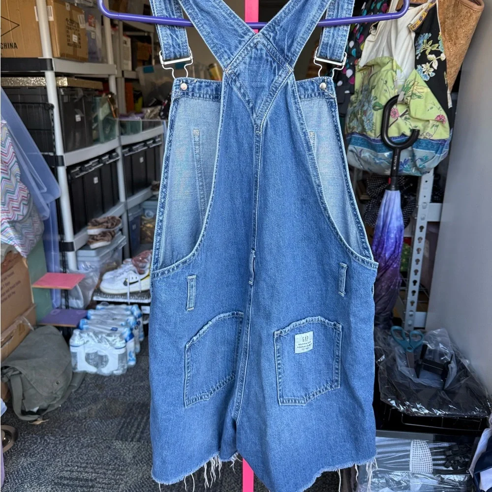 GAP women’s Blue Denim Short Overalls - Picture 4 of 6